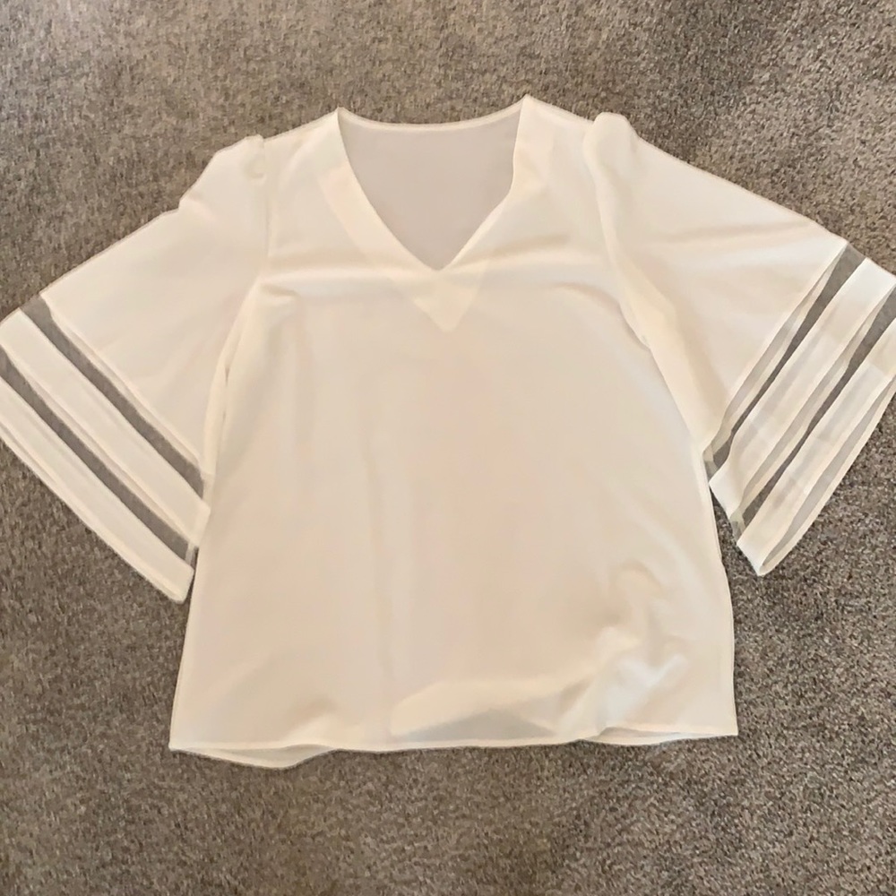 Whit bell sleeve dress top